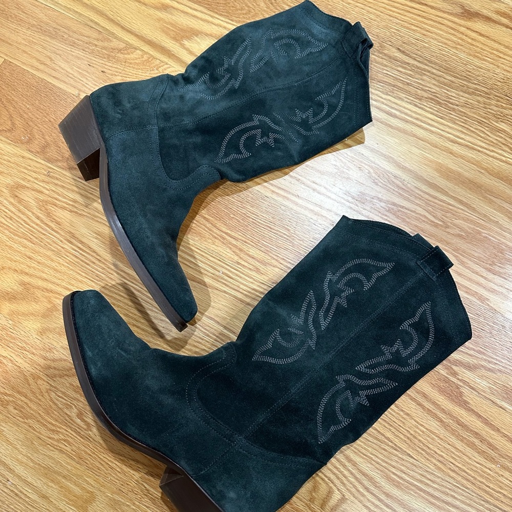 NWOT Suede cowboy boots